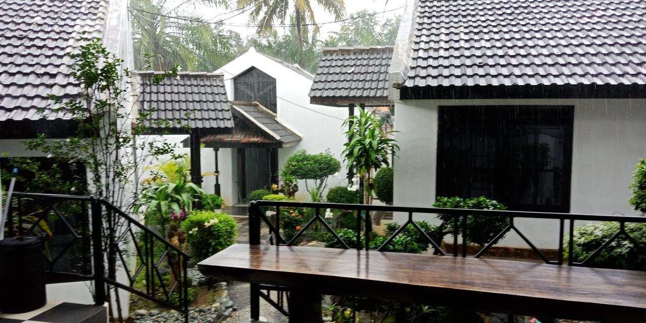 Hotel Gbs Malingping Buitenkant foto