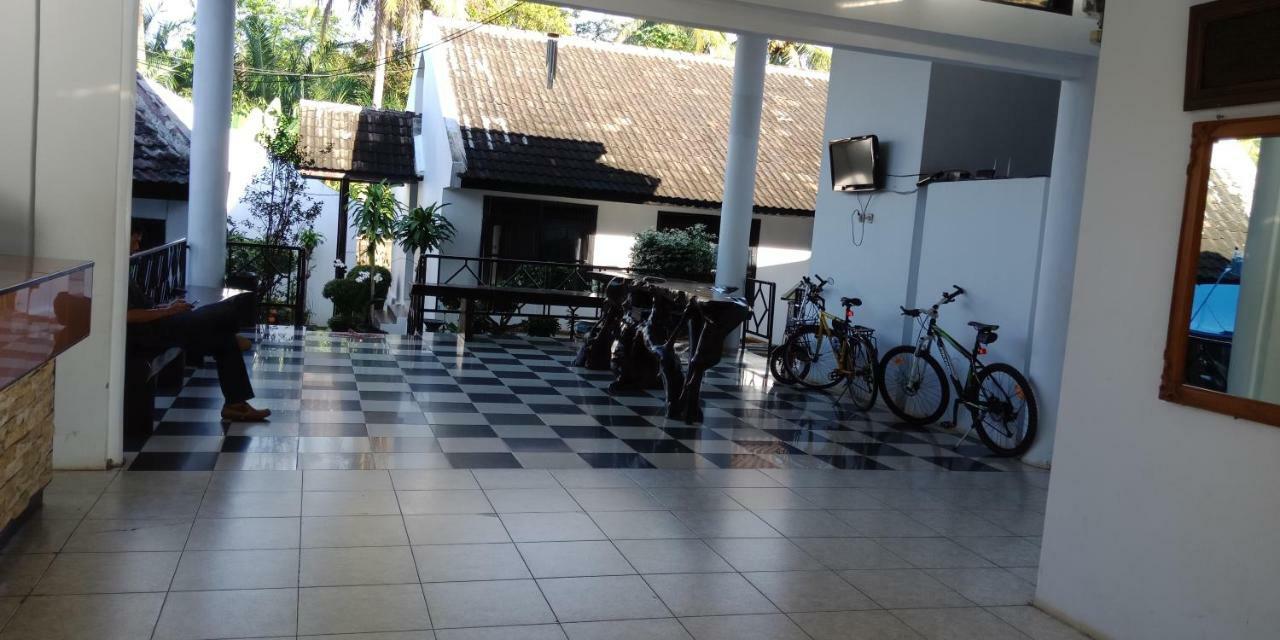 Hotel Gbs Malingping Buitenkant foto