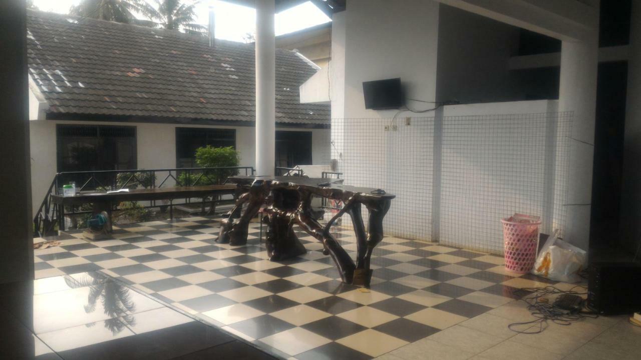 Hotel Gbs Malingping Buitenkant foto